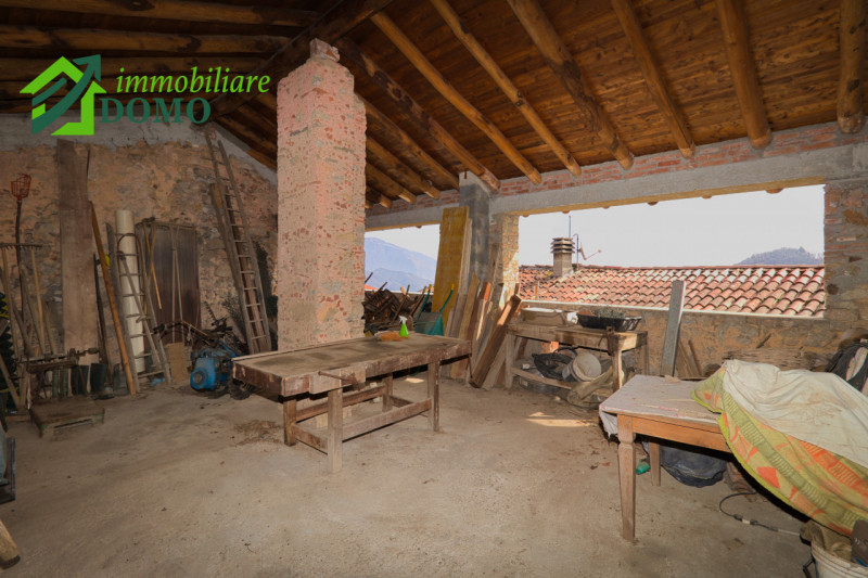 LIMITROFI SCHIO: A soli 12 minuti dal centro di Schio, immerso tra le dolci colline e i boschi ri...