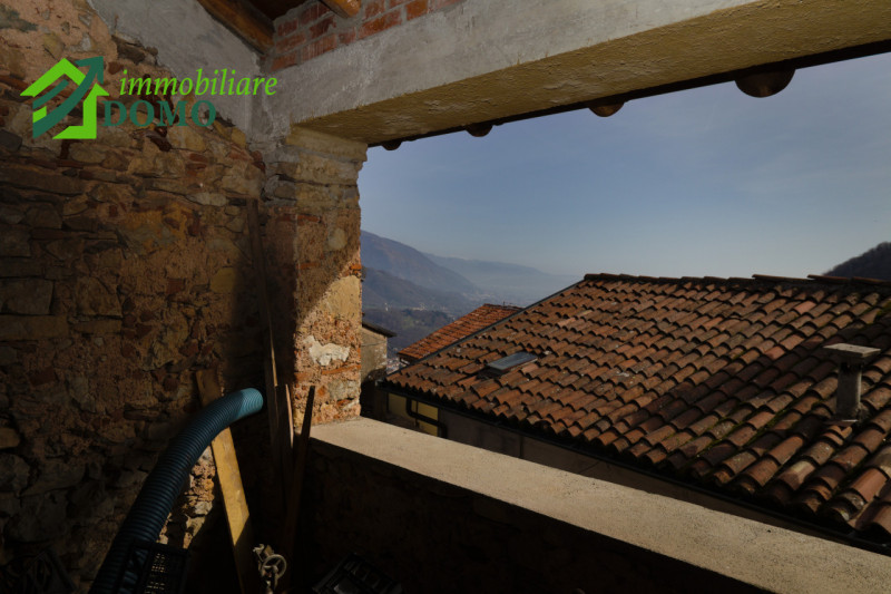 LIMITROFI SCHIO: A soli 12 minuti dal centro di Schio, immerso tra le dolci colline e i boschi ri...