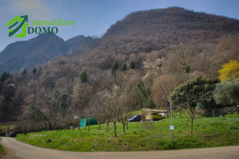 LIMITROFI SCHIO: A soli 12 minuti dal centro di Schio, immerso tra le dolci colline e i boschi ri...