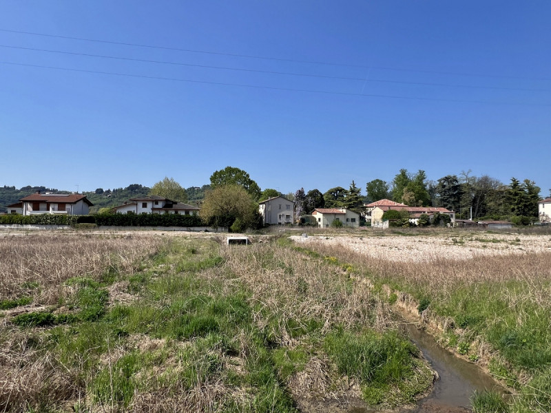 AREA EDIFICABILE IN CENTRO A CAMPEDELLO - VIA CA' TOSATE - Rif. 8364
In posizione interna e silen...