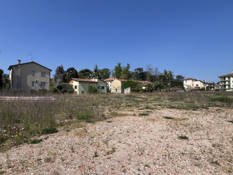 AREA EDIFICABILE IN CENTRO A CAMPEDELLO - VIA CA' TOSATE - Rif. 8364
In posizione interna e silen...