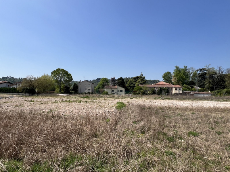 AREA EDIFICABILE IN CENTRO A CAMPEDELLO - VIA CA' TOSATE - Rif. 8364
In posizione interna e silen...