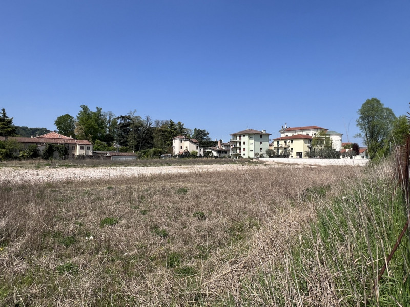 AREA EDIFICABILE IN CENTRO A CAMPEDELLO - VIA CA' TOSATE - Rif. 8364
In posizione interna e silen...