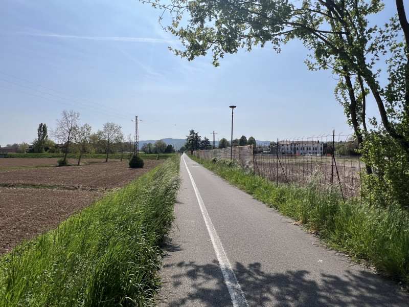 AREA EDIFICABILE IN CENTRO A CAMPEDELLO - VIA CA' TOSATE - Rif. 8364
In posizione interna e silen...