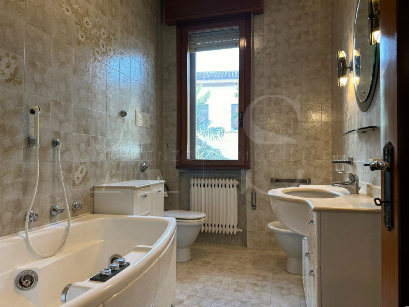 In una delle zone residenziali più comode e servite della città, a due passi da Prato della Valle...