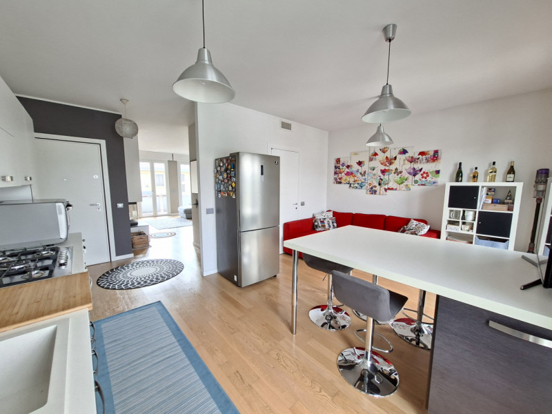 Studio Itaca Immobiliare propone in vendita un appartamento situato nel quartiere Sacra Famiglia,...