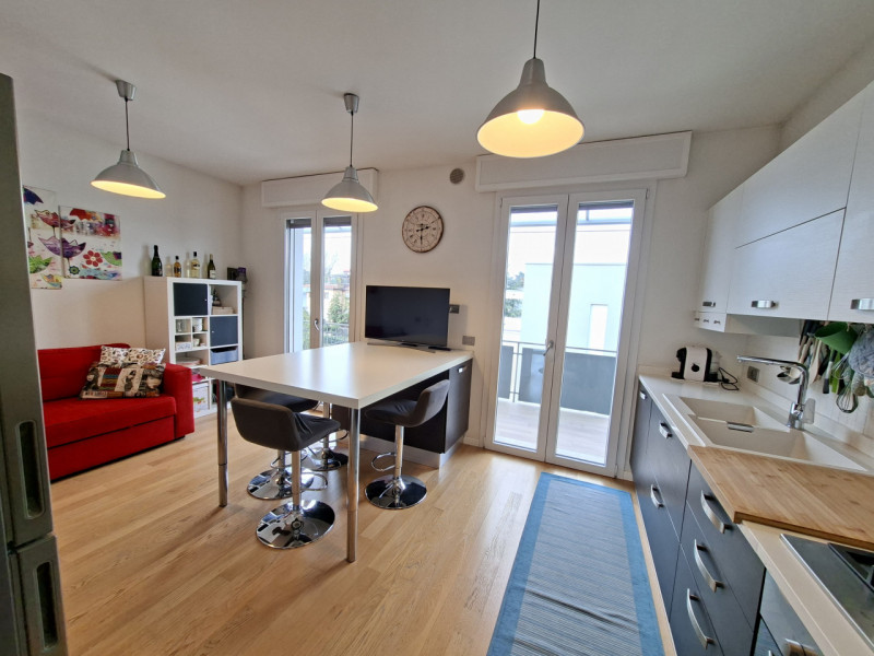 Studio Itaca Immobiliare propone in vendita un appartamento situato nel quartiere Sacra Famiglia,...