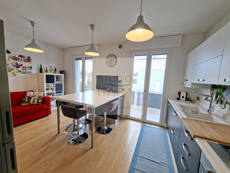 Studio Itaca Immobiliare propone in vendita un appartamento situato nel quartiere Sacra Famiglia,...