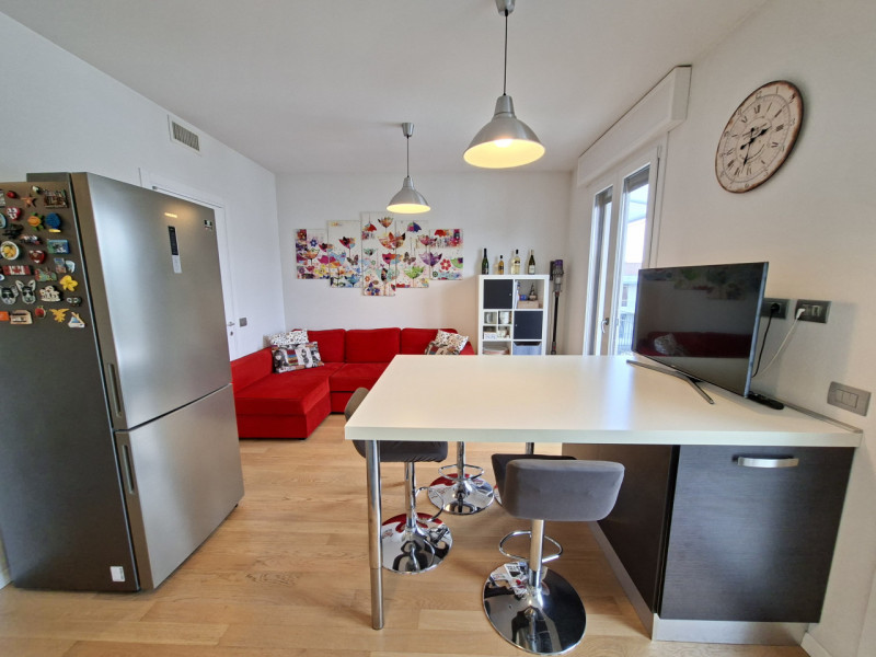 Studio Itaca Immobiliare propone in vendita un appartamento situato nel quartiere Sacra Famiglia,...