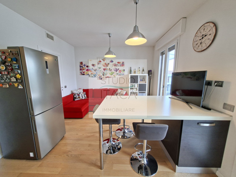 Studio Itaca Immobiliare propone in vendita un appartamento situato nel quartiere Sacra Famiglia,...