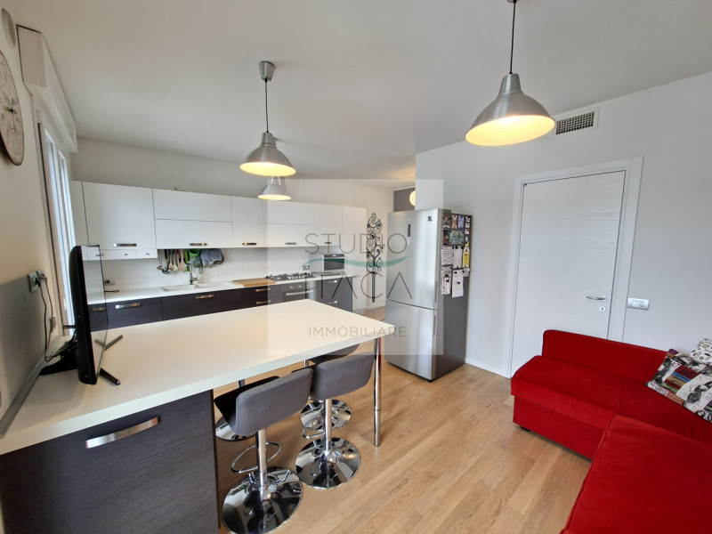 Studio Itaca Immobiliare propone in vendita un appartamento situato nel quartiere Sacra Famiglia,...