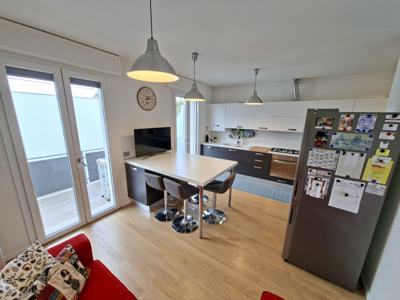 Studio Itaca Immobiliare propone in vendita un appartamento situato nel quartiere Sacra Famiglia,...