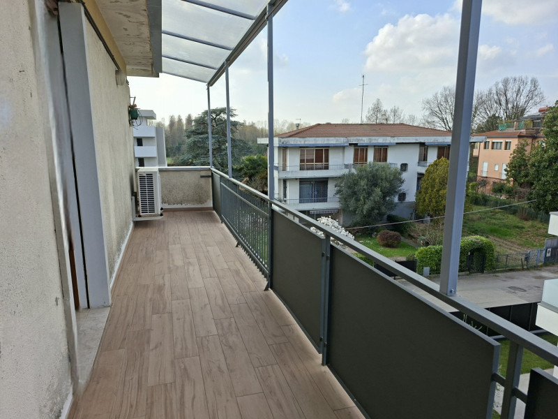 Studio Itaca Immobiliare propone in vendita un appartamento situato nel quartiere Sacra Famiglia,...