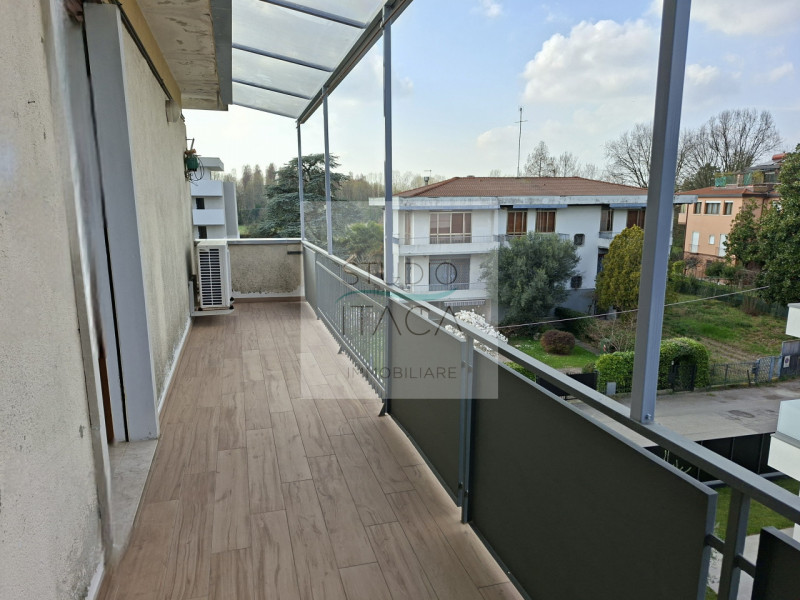 Studio Itaca Immobiliare propone in vendita un appartamento situato nel quartiere Sacra Famiglia,...
