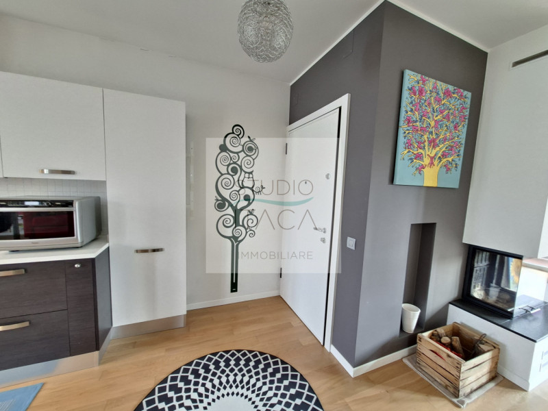 Studio Itaca Immobiliare propone in vendita un appartamento situato nel quartiere Sacra Famiglia,...