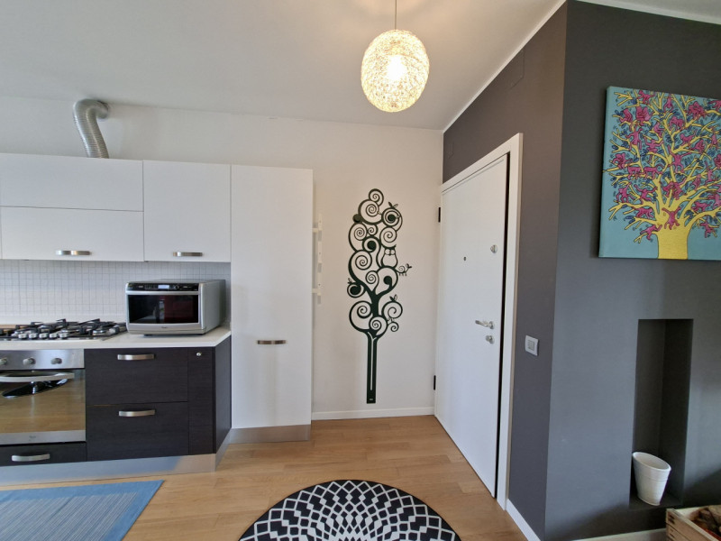 Studio Itaca Immobiliare propone in vendita un appartamento situato nel quartiere Sacra Famiglia,...