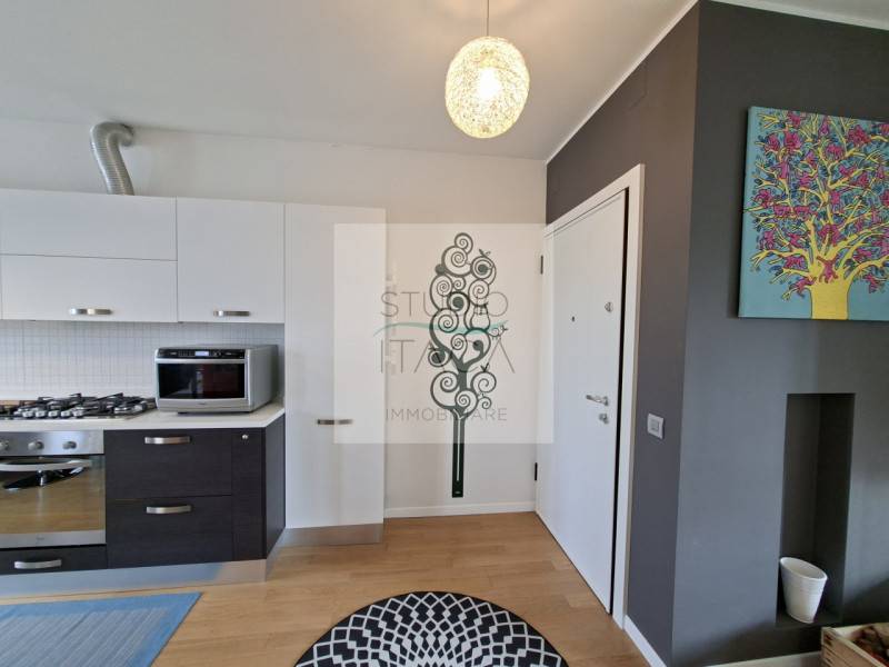 Studio Itaca Immobiliare propone in vendita un appartamento situato nel quartiere Sacra Famiglia,...