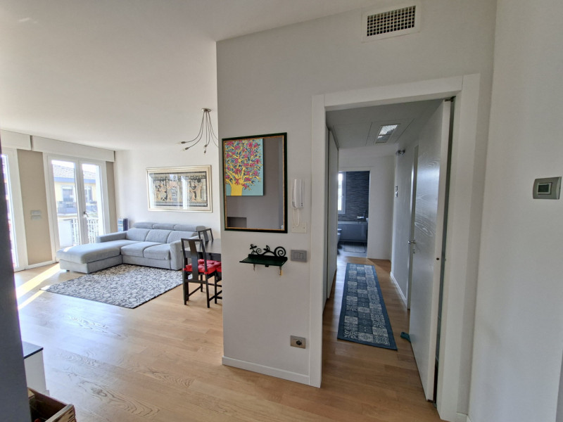 Studio Itaca Immobiliare propone in vendita un appartamento situato nel quartiere Sacra Famiglia,...