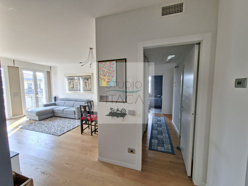 Studio Itaca Immobiliare propone in vendita un appartamento situato nel quartiere Sacra Famiglia,...