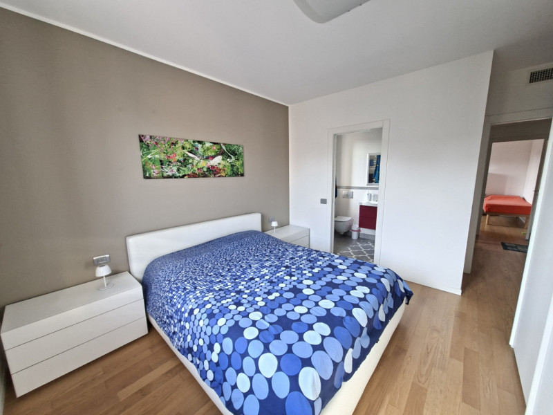 Studio Itaca Immobiliare propone in vendita un appartamento situato nel quartiere Sacra Famiglia,...