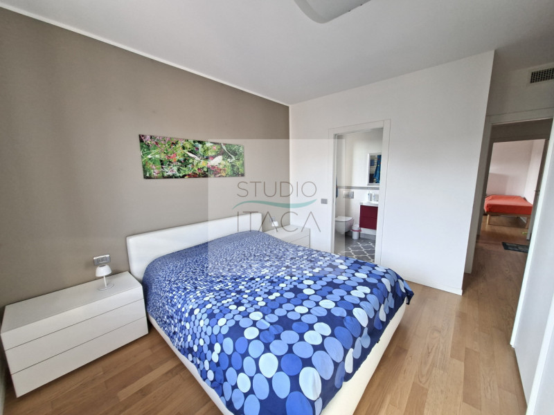 Studio Itaca Immobiliare propone in vendita un appartamento situato nel quartiere Sacra Famiglia,...