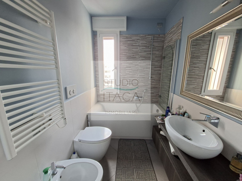 Studio Itaca Immobiliare propone in vendita un appartamento situato nel quartiere Sacra Famiglia,...