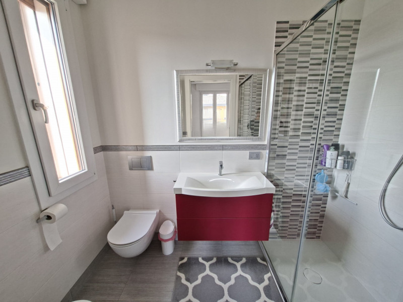 Studio Itaca Immobiliare propone in vendita un appartamento situato nel quartiere Sacra Famiglia,...