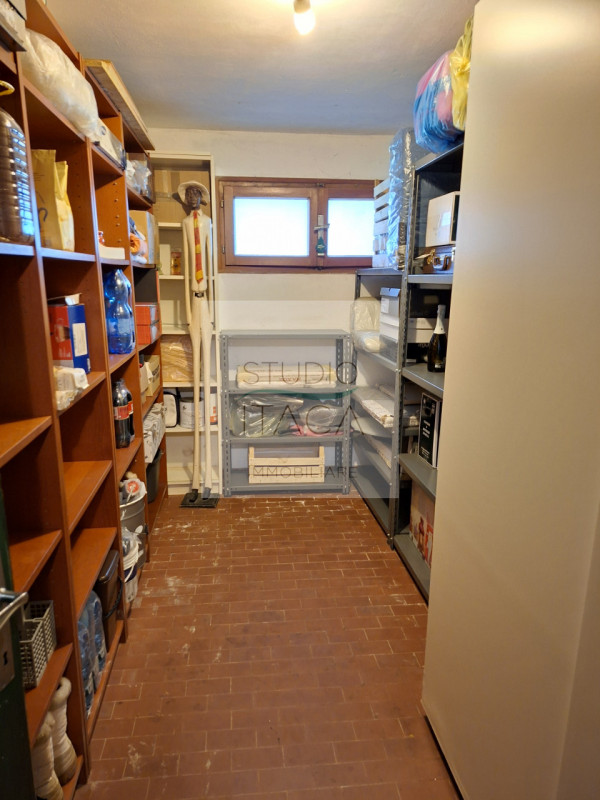 Studio Itaca Immobiliare propone in vendita un appartamento situato nel quartiere Sacra Famiglia,...