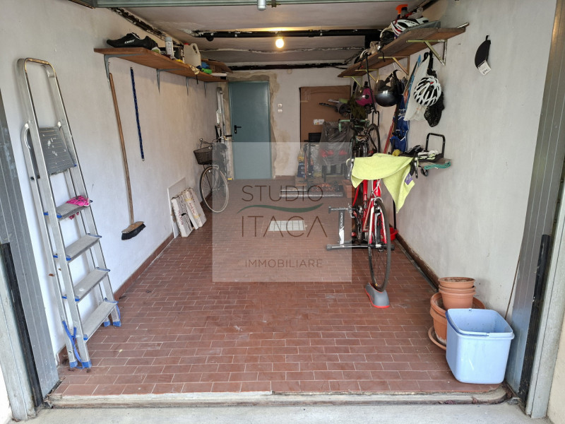 Studio Itaca Immobiliare propone in vendita un appartamento situato nel quartiere Sacra Famiglia,...