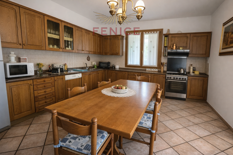 Nel cuore della tranquilla frazione di Guarda, a pochi minuti dal centro di Montebelluna, si prop...