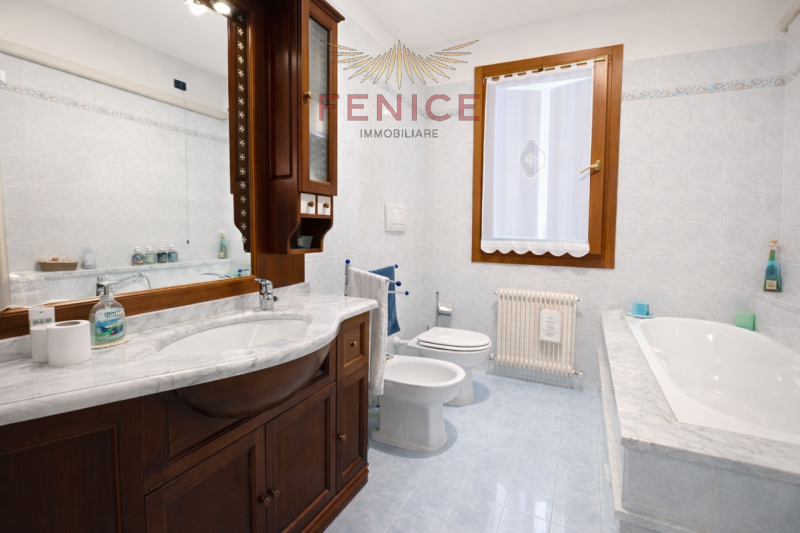 Nel cuore della tranquilla frazione di Guarda, a pochi minuti dal centro di Montebelluna, si prop...