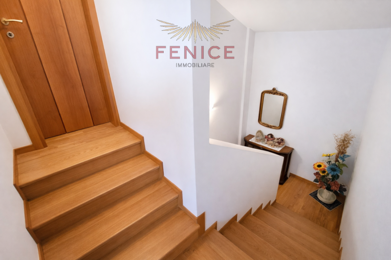 Nel cuore della tranquilla frazione di Guarda, a pochi minuti dal centro di Montebelluna, si prop...