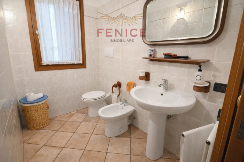 Nel cuore della tranquilla frazione di Guarda, a pochi minuti dal centro di Montebelluna, si prop...