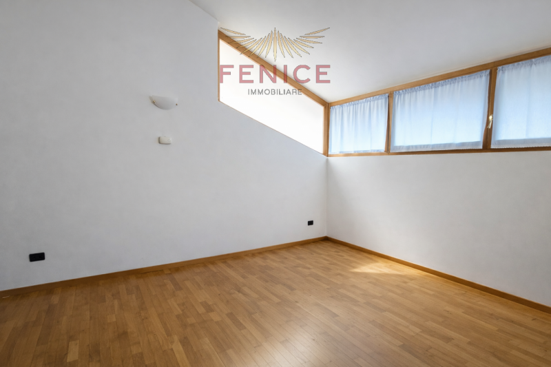 Nel cuore della tranquilla frazione di Guarda, a pochi minuti dal centro di Montebelluna, si prop...