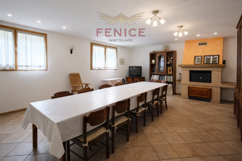 Nel cuore della tranquilla frazione di Guarda, a pochi minuti dal centro di Montebelluna, si prop...