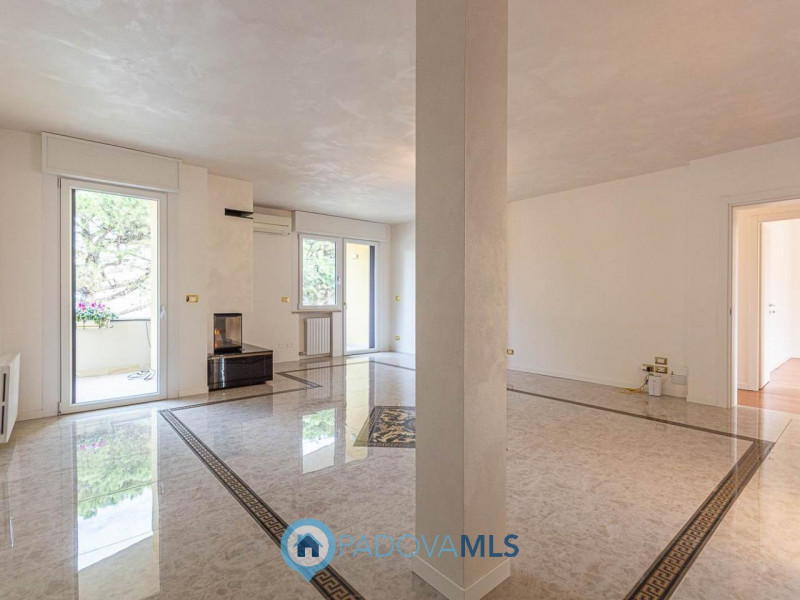 Immobile in esclusiva al Gruppo Padova MLS

Nel cuore di Abano Terme, in via Previtali, proponiam...