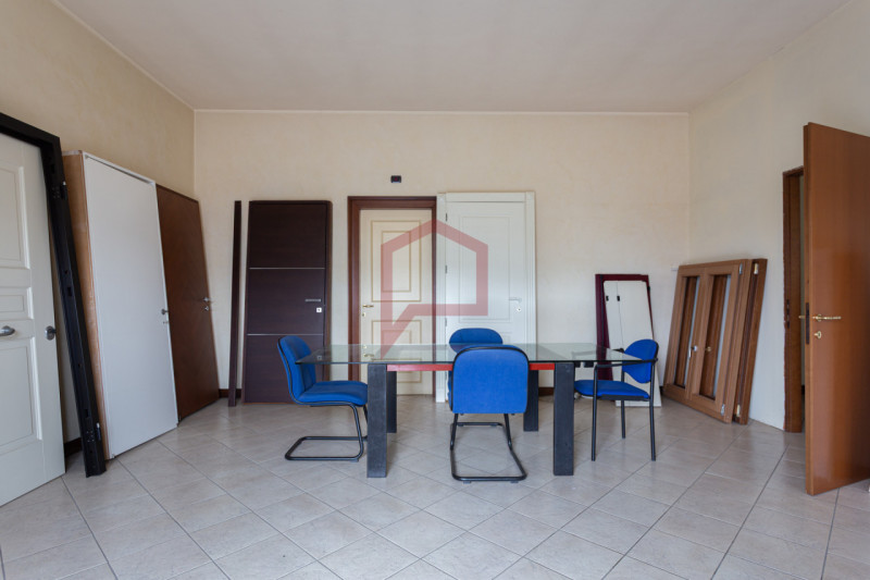 Mogliano Veneto: via Tiepolo, in posizione comoda alle principali arterie stradali, proponiamo in...