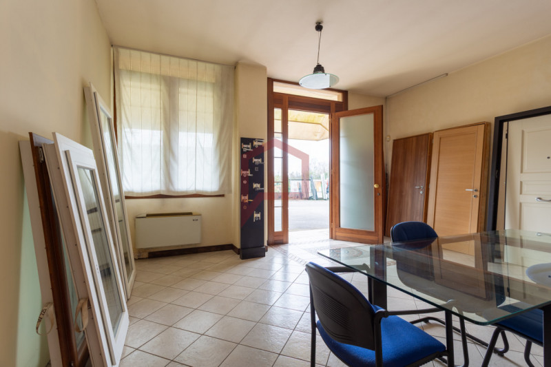 Mogliano Veneto: via Tiepolo, in posizione comoda alle principali arterie stradali, proponiamo in...