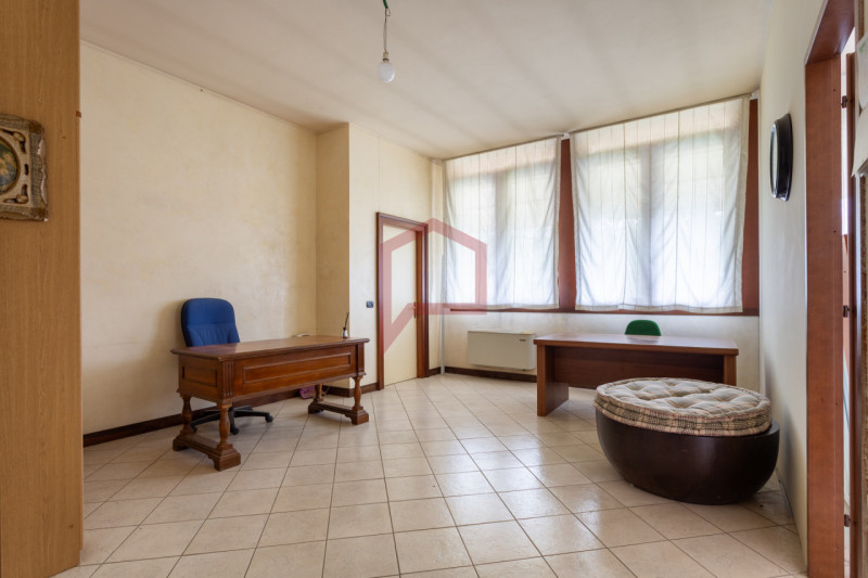 Mogliano Veneto: via Tiepolo, in posizione comoda alle principali arterie stradali, proponiamo in...