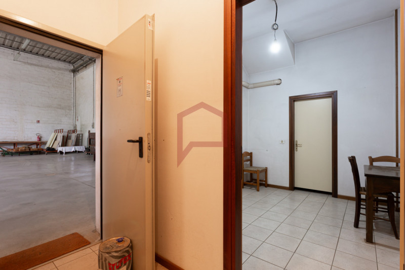 Mogliano Veneto: via Tiepolo, in posizione comoda alle principali arterie stradali, proponiamo in...