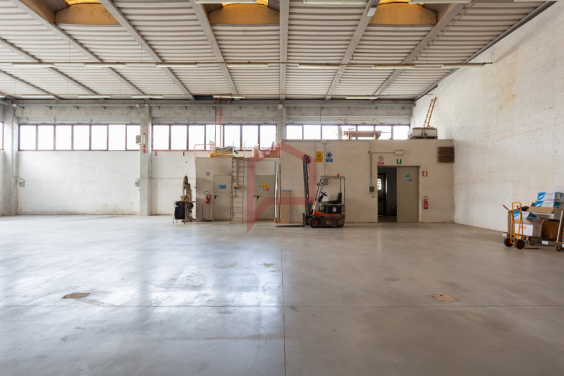 Mogliano Veneto: via Tiepolo, in posizione comoda alle principali arterie stradali, proponiamo in...