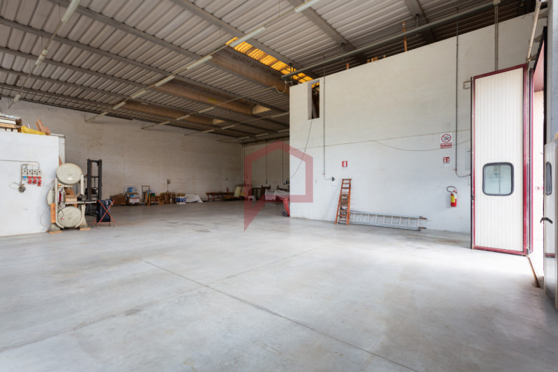 Mogliano Veneto: via Tiepolo, in posizione comoda alle principali arterie stradali, proponiamo in...