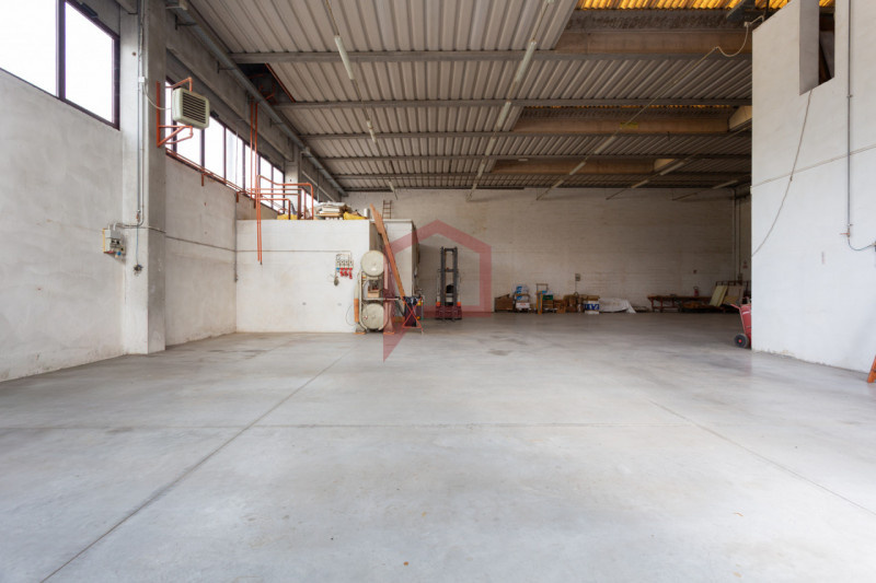 Mogliano Veneto: via Tiepolo, in posizione comoda alle principali arterie stradali, proponiamo in...