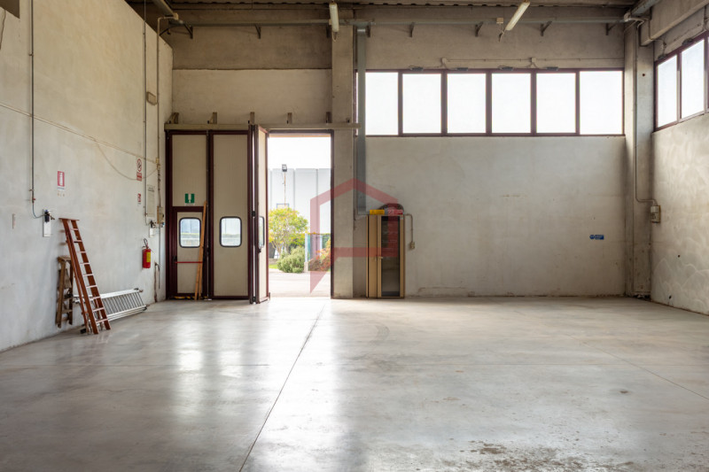 Mogliano Veneto: via Tiepolo, in posizione comoda alle principali arterie stradali, proponiamo in...