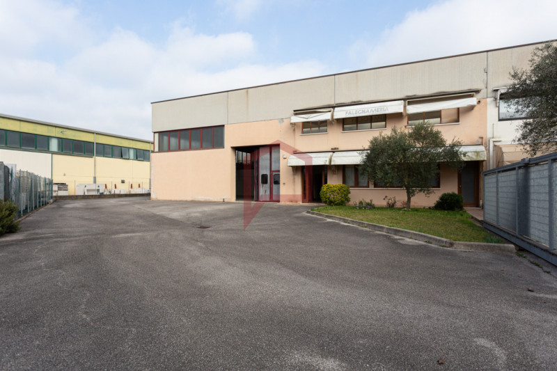 Mogliano Veneto: via Tiepolo, in posizione comoda alle principali arterie stradali, proponiamo in...