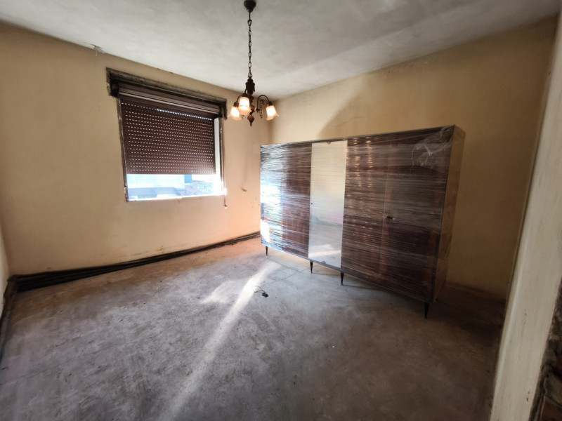 Nel pieno centro di Mestrino, in posizione comoda a tutti i servizi, proponiamo casa singola terr...