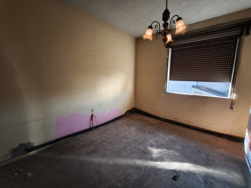 Nel pieno centro di Mestrino, in posizione comoda a tutti i servizi, proponiamo casa singola terr...