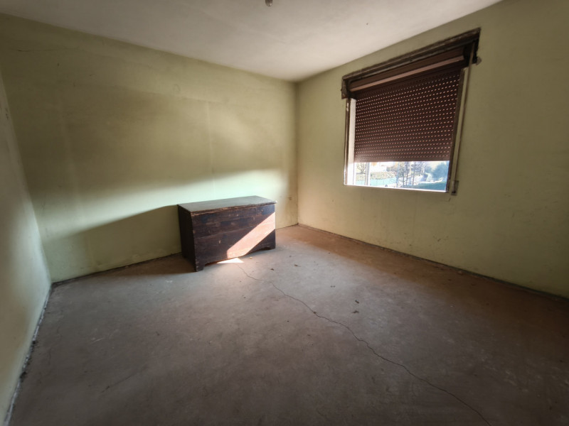 Nel pieno centro di Mestrino, in posizione comoda a tutti i servizi, proponiamo casa singola terr...