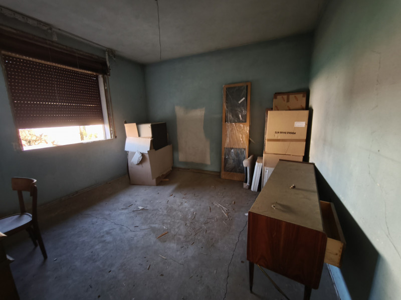 Nel pieno centro di Mestrino, in posizione comoda a tutti i servizi, proponiamo casa singola terr...