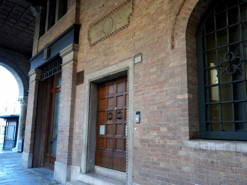 Nel pieno centro storico di Montagnana, all'angolo della Piazza Vittorio Emanuele II, proponiamo ...